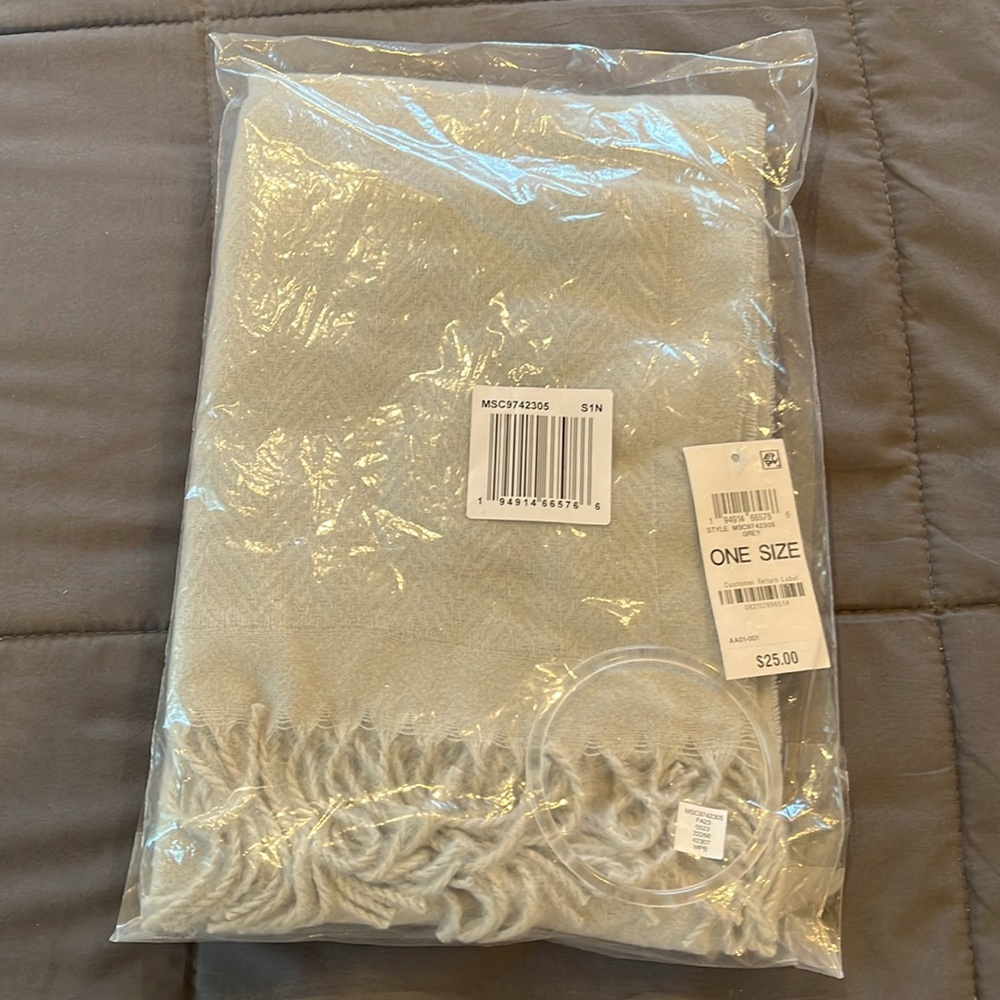 “2/$12”  🔥🔥🔥Blue/Gray Scarf Macy’s Brand - Picture 2 of 5